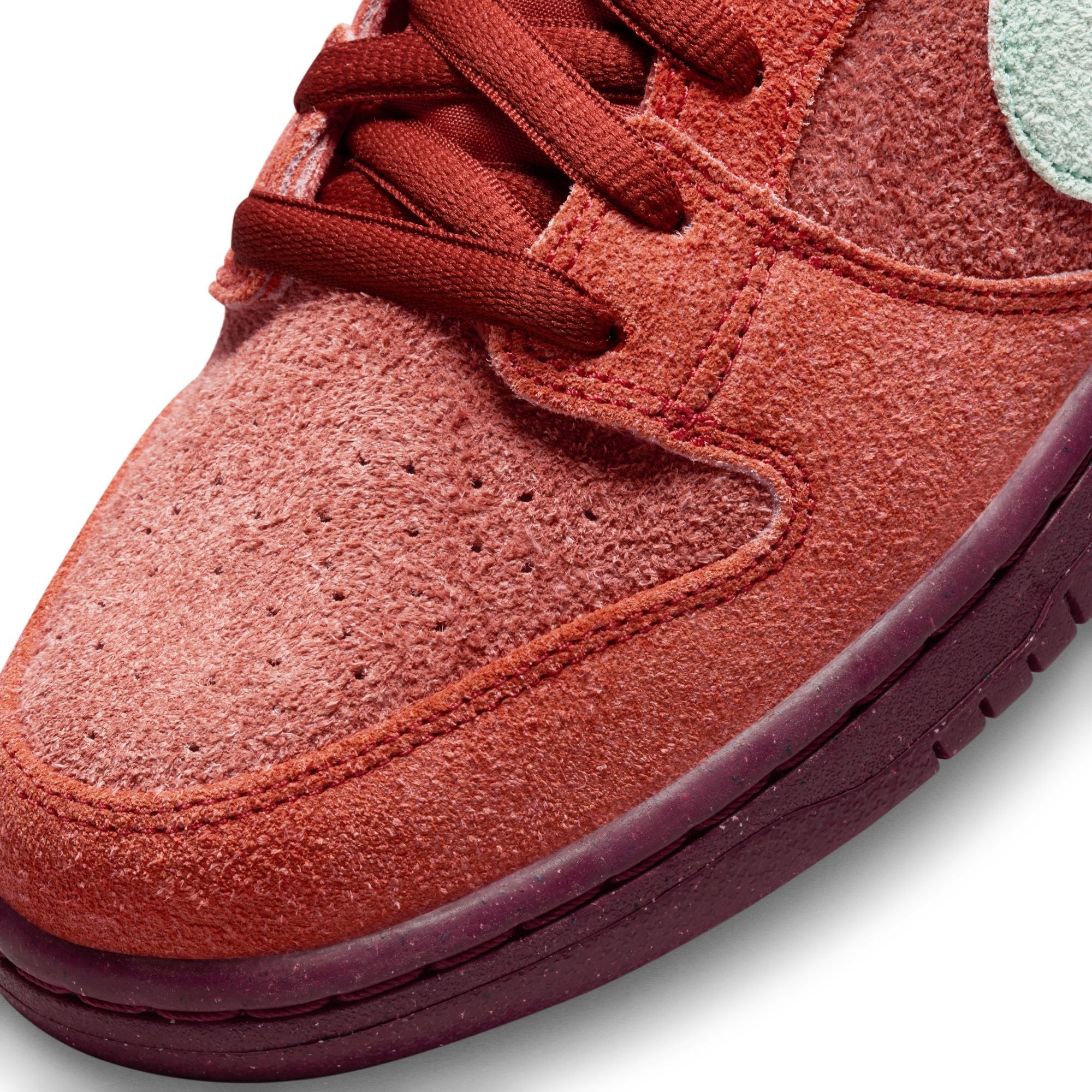 Mystic Red Dunk Low Pro Premium Nike SB Skate Shoe Detail