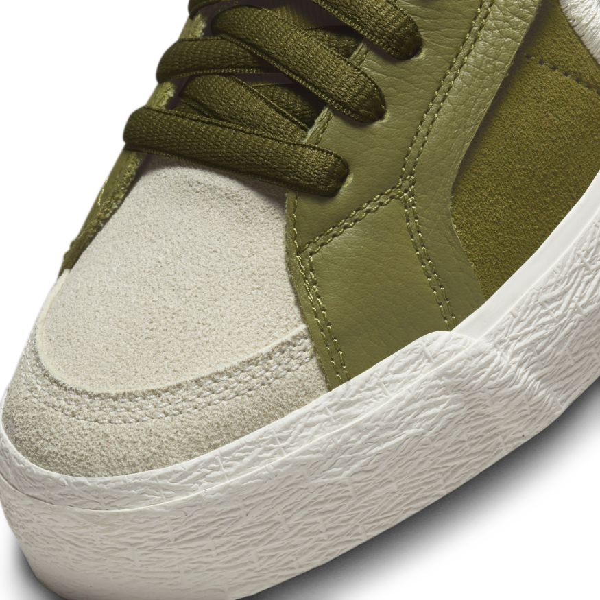 Pilgrim Premium Plus Nike SB Blazer Mid Skate Shoe DetailaPilgrim Premium Plus Nike SB Blazer Mid Skate Shoe