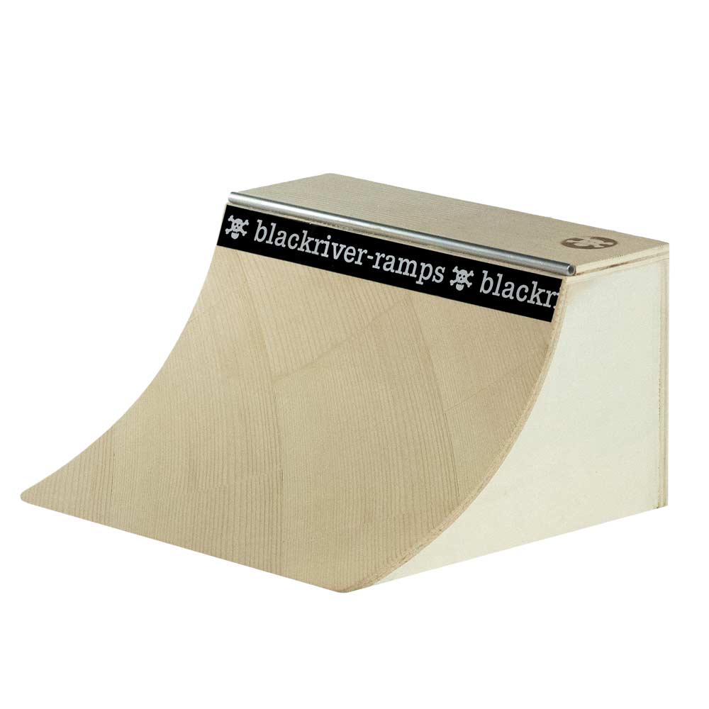 Low Quarter Pipe Blackriver Fingerboard Ramp