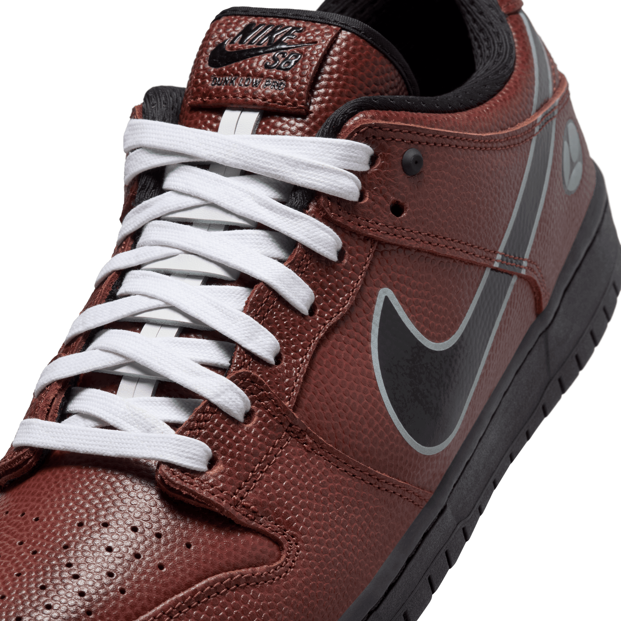 Limo Dunk Low Pro Nike SB Skate Shoe Detail