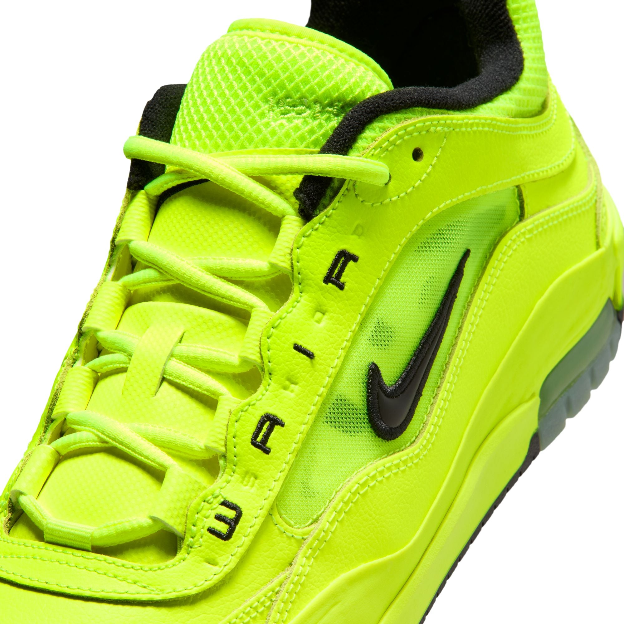 Tennis Ball Air Max Ishod Nike SB Skate Shoe Detail