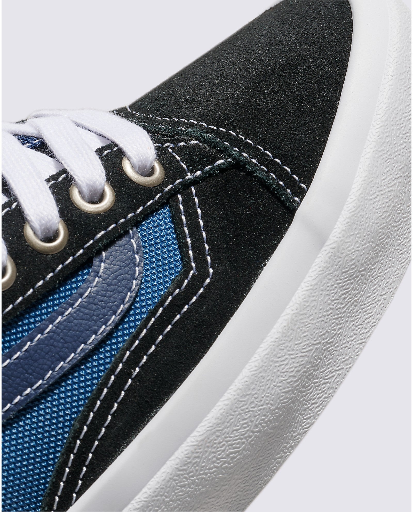 Black/Navy Skate Old Skool 36+ Vans Skate Shoe Detail