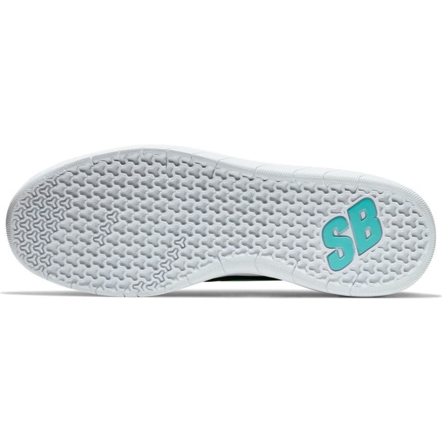 Sb nyjah free black tropical twist outlet  and  white skate shoes