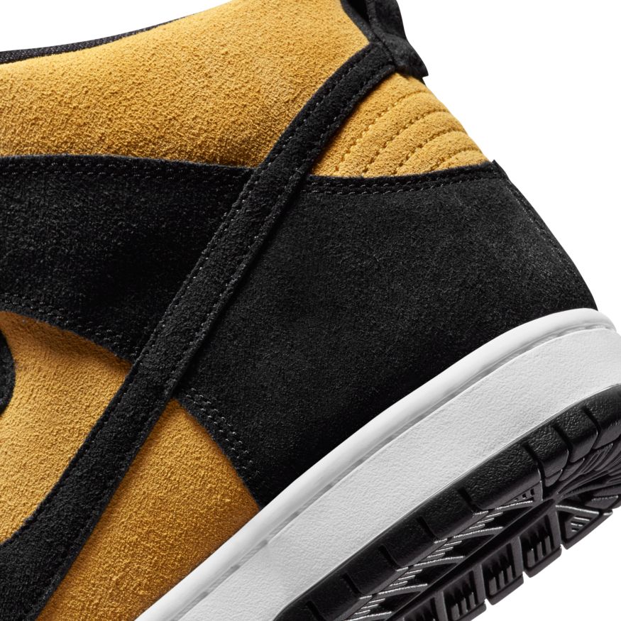 Black/Varsity Maize Dunk High Pro Nike SB Skate Shoe Detail