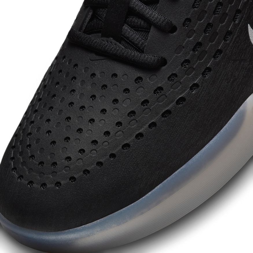 Black/White Nike SB Nyjah 3 Toe Detail