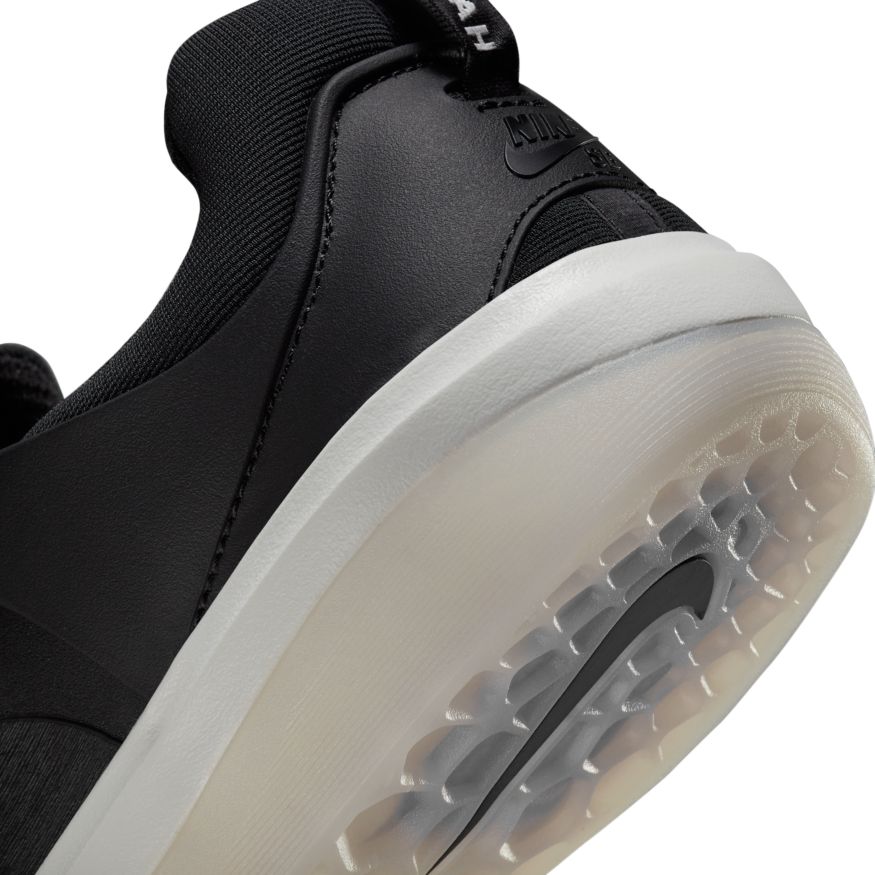 Black/White Nike SB Nyjah 3 Heel Detail