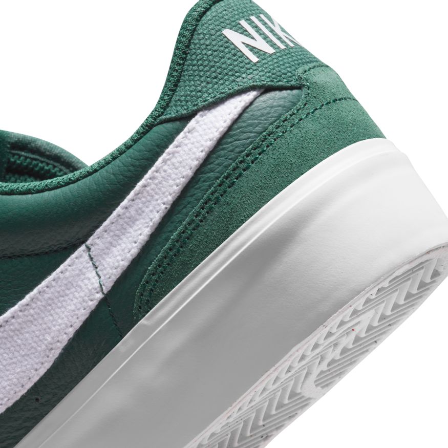 Gorge Green Plus Premium Nike SB Pogo Skateboard Shoe Detail